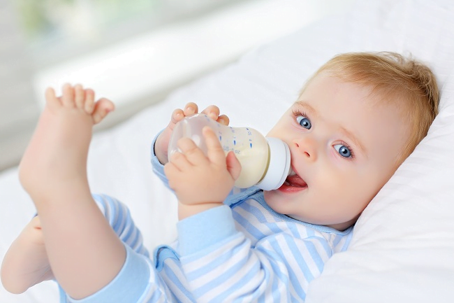 Sữa là nguồn dinh dưỡng chính của bé trong năm đầu tiên của cuộc đời.
