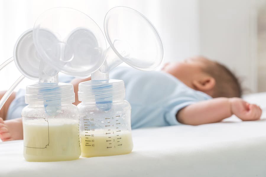 Mẹ nên bắt đầu hút sữa trong vòng 6 giờ sau khi sinh