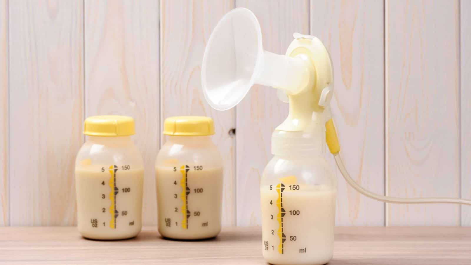 Nếu mẹ cho con bú hoặc hút cạn mỗi bên ngực thường xuyên thì hàm lượng FIL trong vú sẽ thấp và do đó kích thích cơ thể sản xuất sữa nhiều hơn