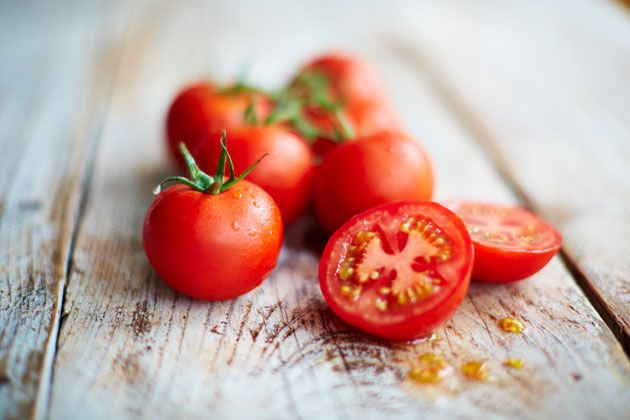Trẻ sơ sinh có nên ăn cà chua hay không? Khi nào bé ăn được cà chua?
